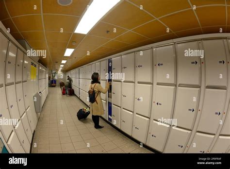 amsterdam centraal station lockers.